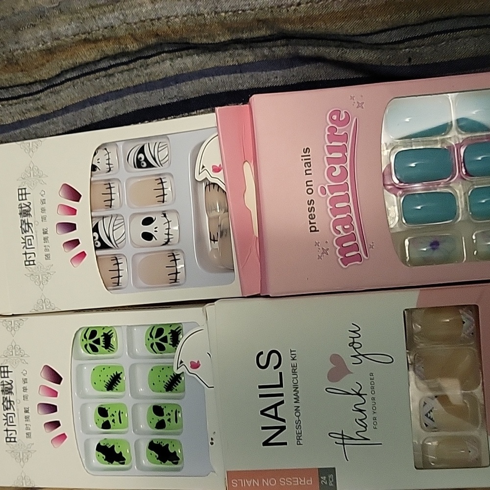 press on nails - Picture 2 of 5